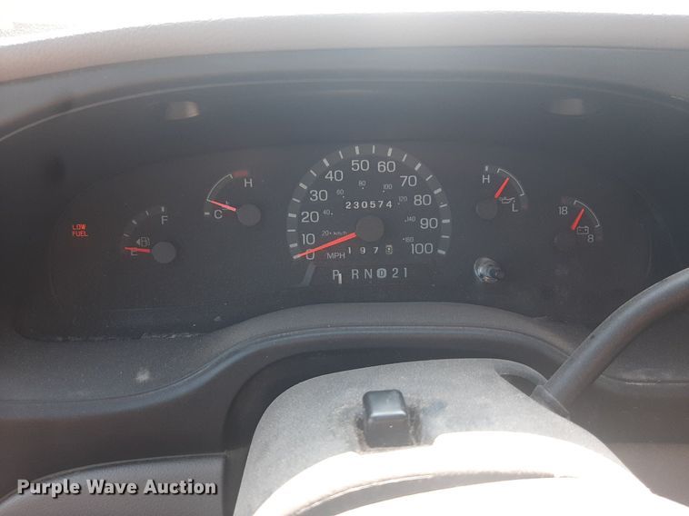 image for item DO3060 2002 Ford E150 XL  van