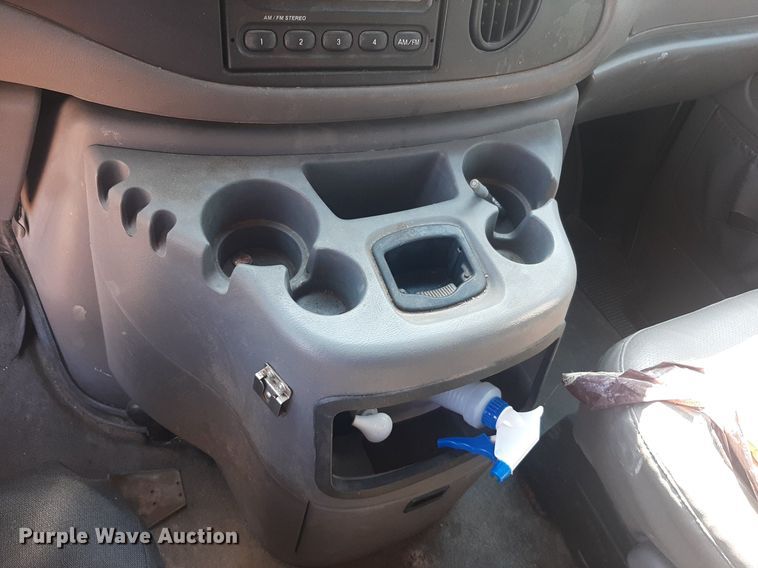 image for item DO3060 2002 Ford E150 XL  van