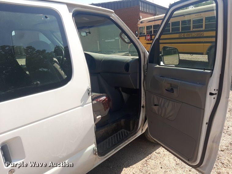 image for item DO3060 2002 Ford E150 XL  van