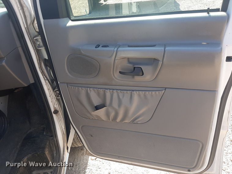 image for item DO3060 2002 Ford E150 XL  van