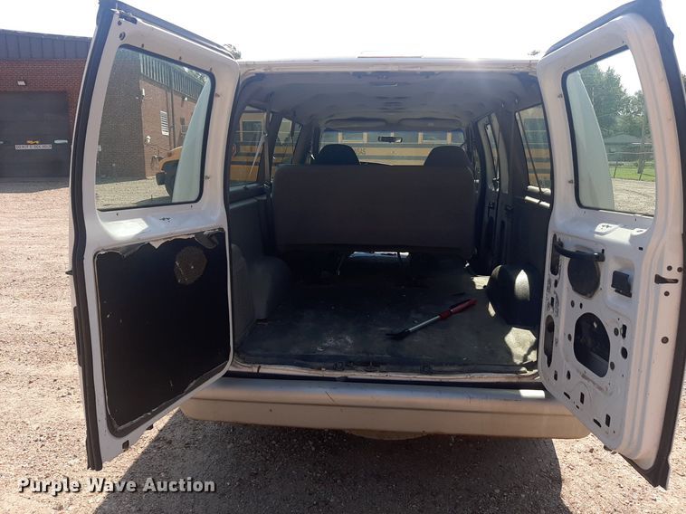 image for item DO3060 2002 Ford E150 XL  van