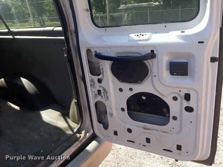 image for item DO3060 2002 Ford E150 XL  van