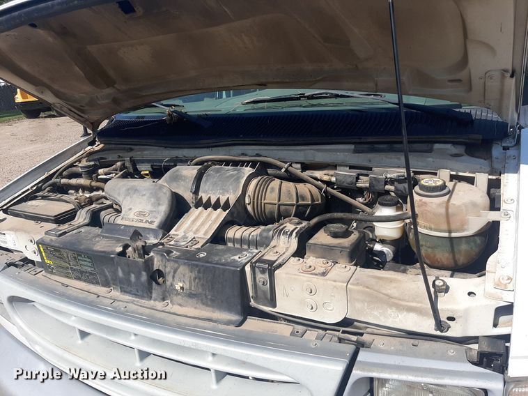 image for item DO3060 2002 Ford E150 XL  van