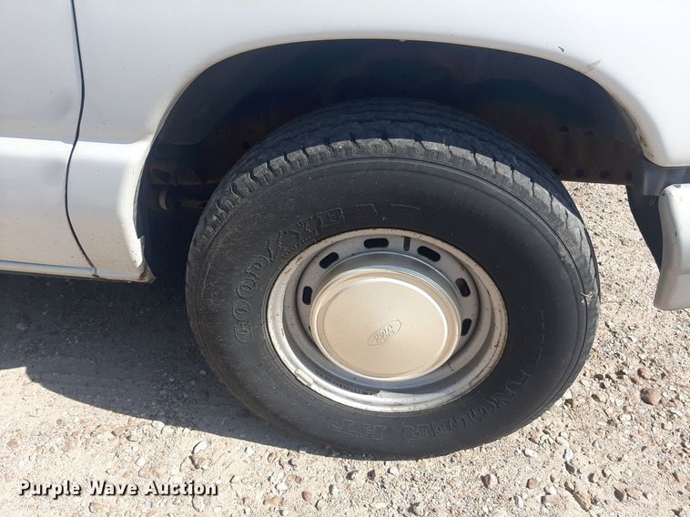 image for item DO3060 2002 Ford E150 XL  van