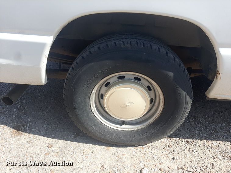 image for item DO3060 2002 Ford E150 XL  van