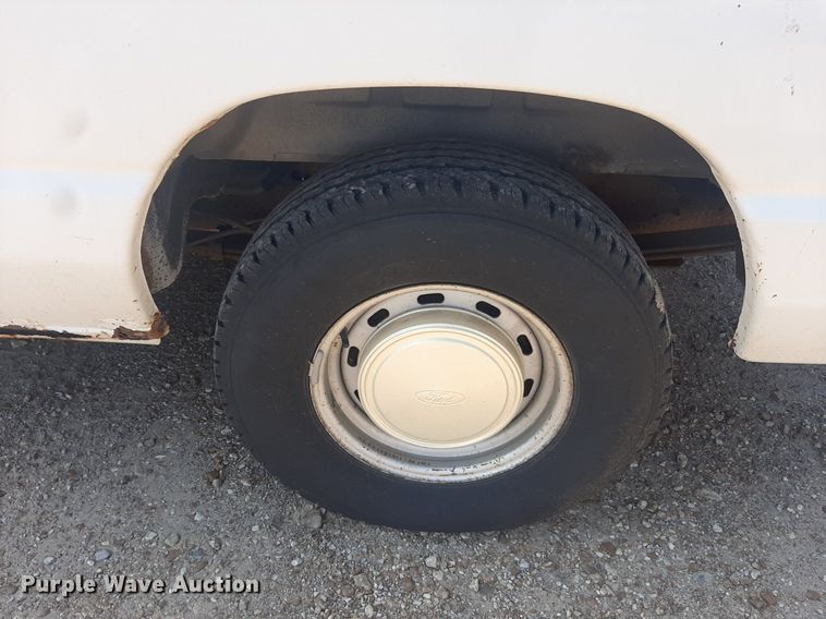 image for item DO3060 2002 Ford E150 XL  van