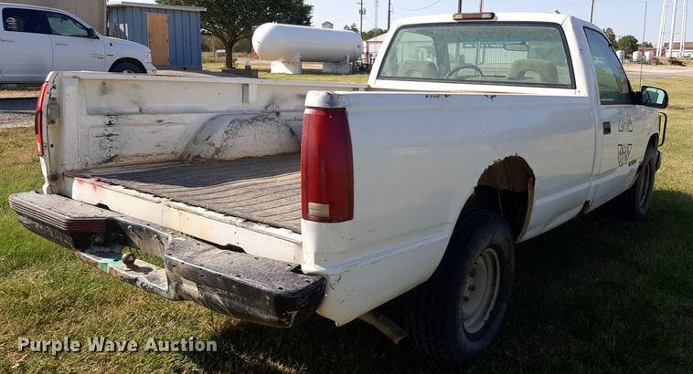 image for item DO3137 1996 Chevrolet C1500  pickup truck