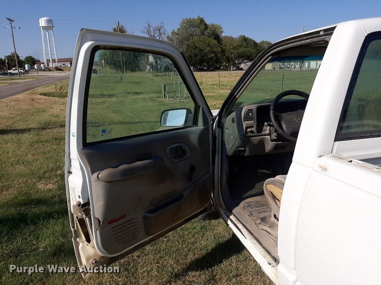 image for item DO3137 1996 Chevrolet C1500  pickup truck