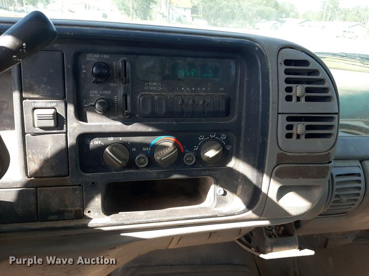 image for item DO3137 1996 Chevrolet C1500  pickup truck