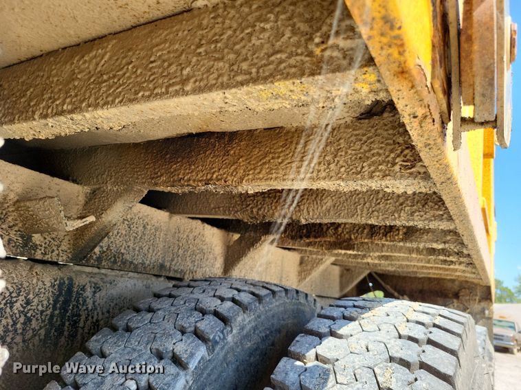 image for item DP5262 2004 Sterling L7500  dump truck