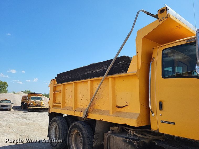 image for item DP5262 2004 Sterling L7500  dump truck