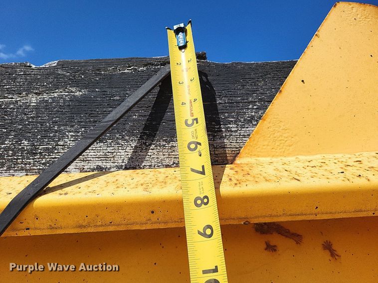 image for item DP5262 2004 Sterling L7500  dump truck