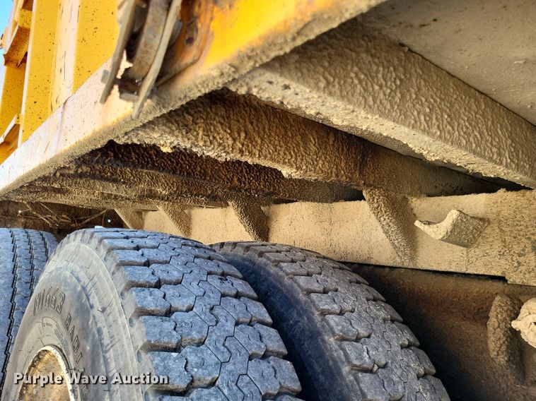 image for item DP5262 2004 Sterling L7500  dump truck