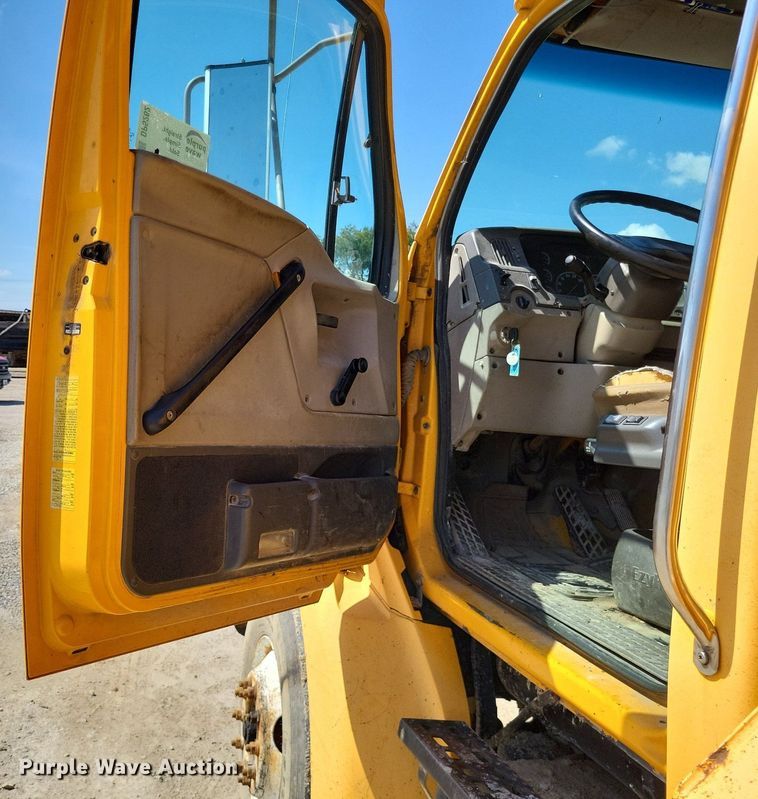 image for item DP5262 2004 Sterling L7500  dump truck
