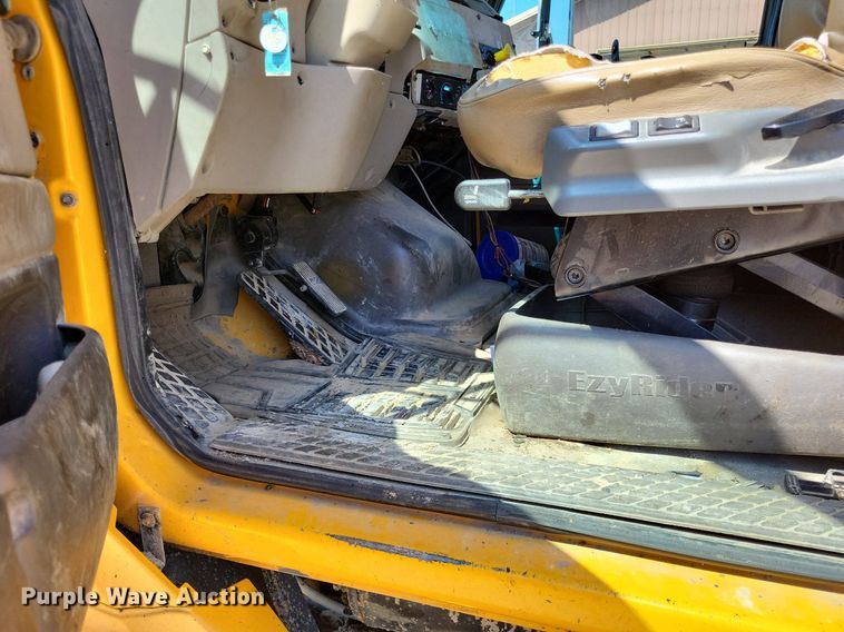 image for item DP5262 2004 Sterling L7500  dump truck