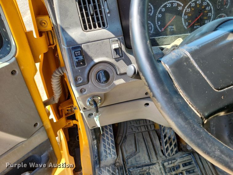 image for item DP5262 2004 Sterling L7500  dump truck