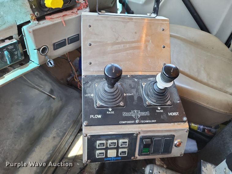 image for item DP5262 2004 Sterling L7500  dump truck