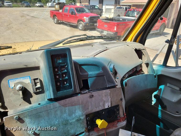 image for item DP5262 2004 Sterling L7500  dump truck