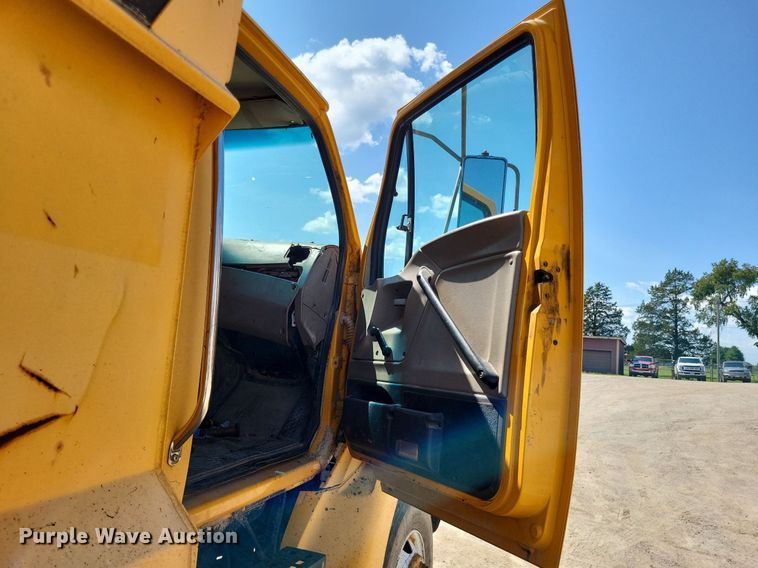 image for item DP5262 2004 Sterling L7500  dump truck