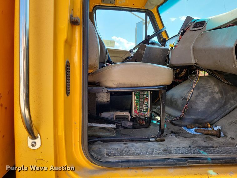 image for item DP5262 2004 Sterling L7500  dump truck