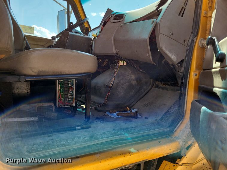 image for item DP5262 2004 Sterling L7500  dump truck