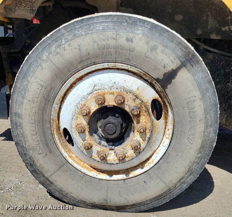 image for item DP5262 2004 Sterling L7500  dump truck