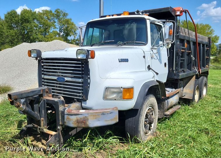 image for item DP5263 1995 Ford L8000  dump truck