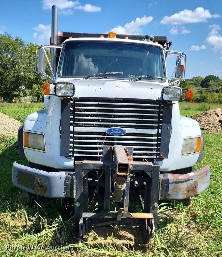 image for item DP5263 1995 Ford L8000  dump truck