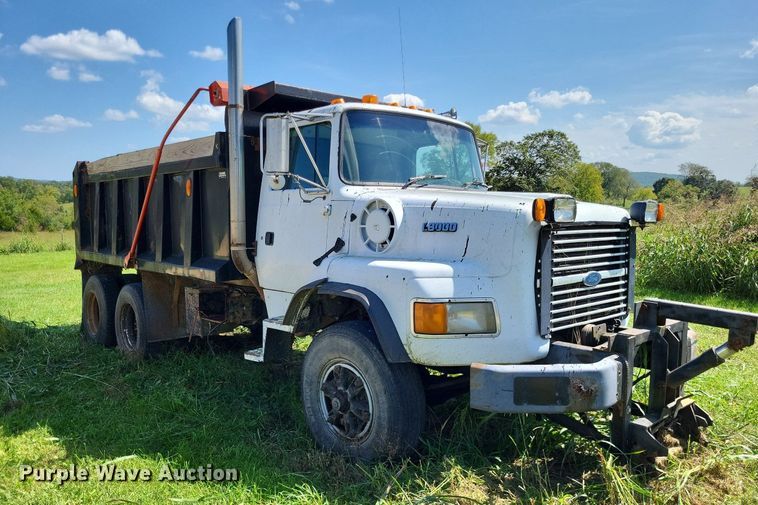 image for item DP5263 1995 Ford L8000  dump truck
