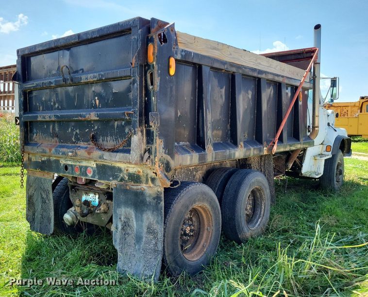 image for item DP5263 1995 Ford L8000  dump truck