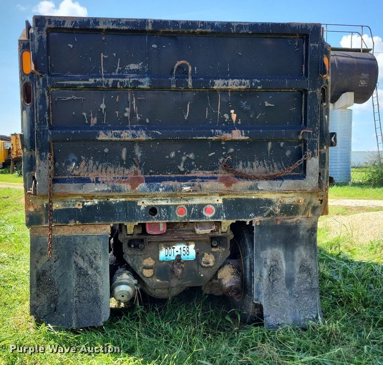 image for item DP5263 1995 Ford L8000  dump truck