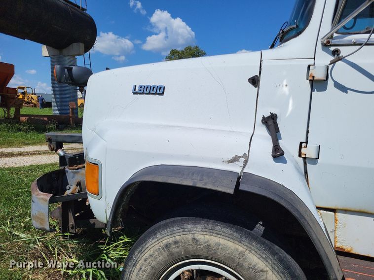 image for item DP5263 1995 Ford L8000  dump truck