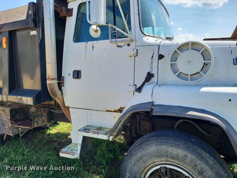 image for item DP5263 1995 Ford L8000  dump truck