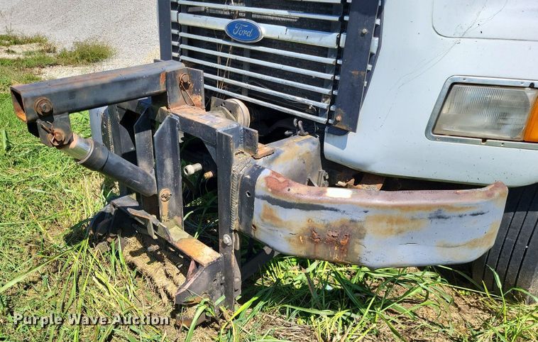 image for item DP5263 1995 Ford L8000  dump truck