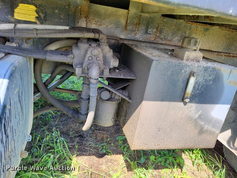 image for item DP5263 1995 Ford L8000  dump truck