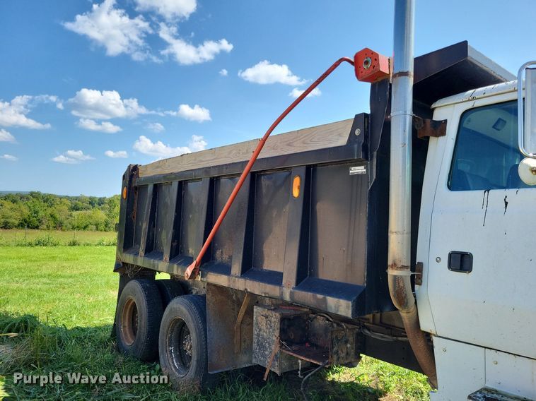 image for item DP5263 1995 Ford L8000  dump truck