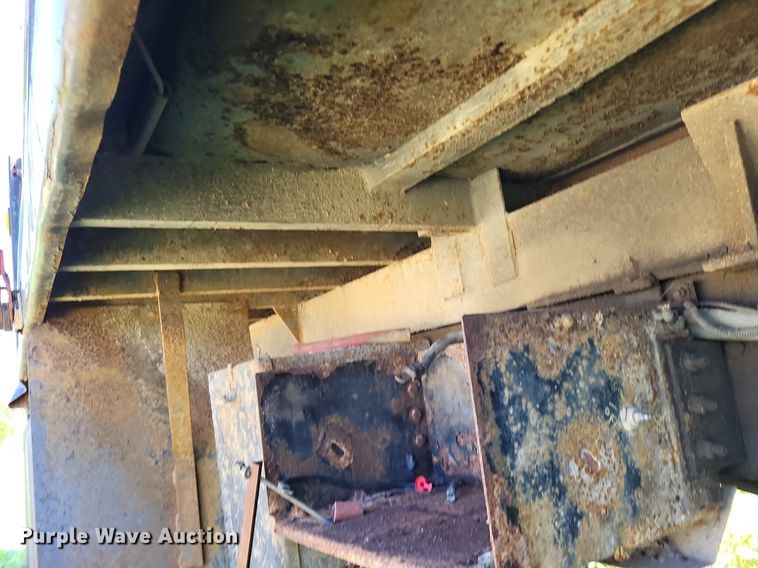 image for item DP5263 1995 Ford L8000  dump truck