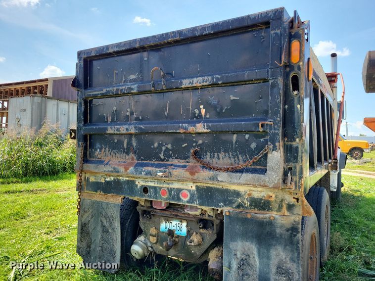 image for item DP5263 1995 Ford L8000  dump truck
