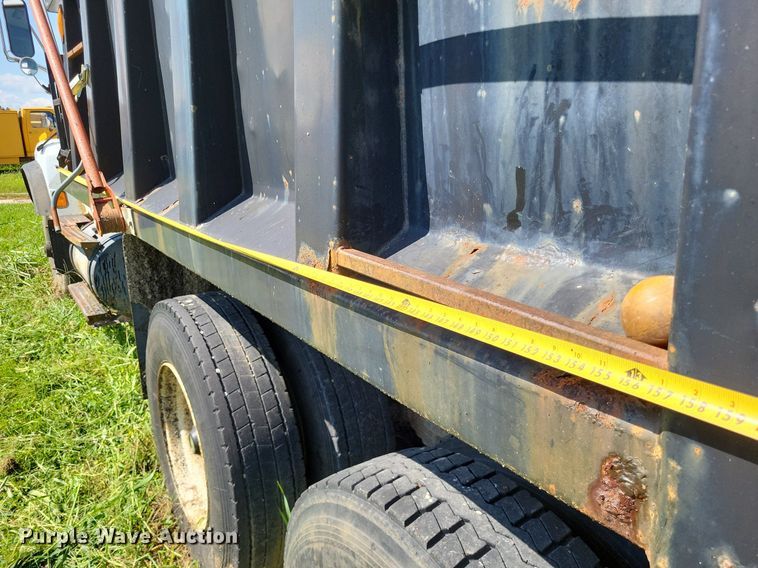 image for item DP5263 1995 Ford L8000  dump truck