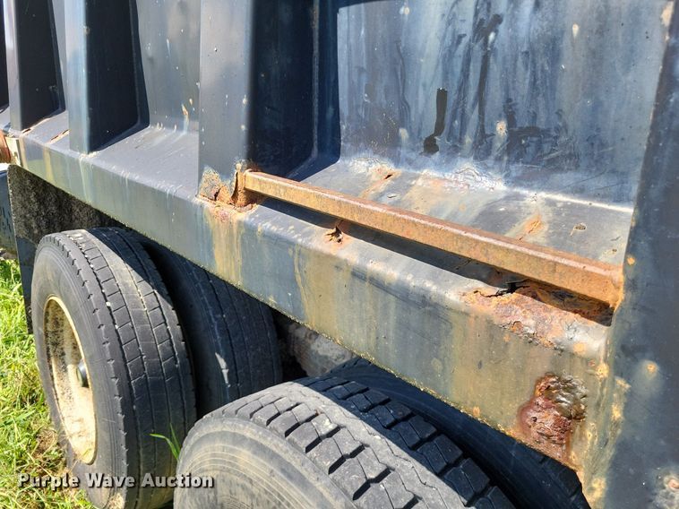 image for item DP5263 1995 Ford L8000  dump truck