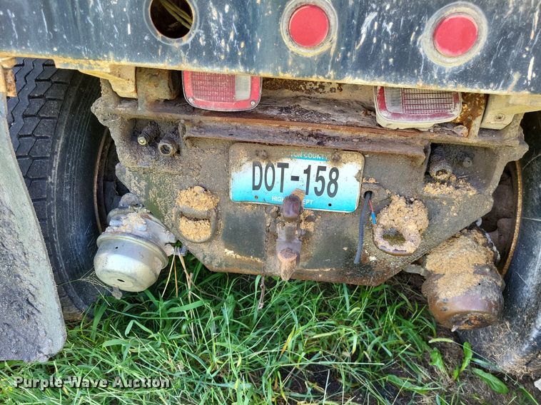 image for item DP5263 1995 Ford L8000  dump truck