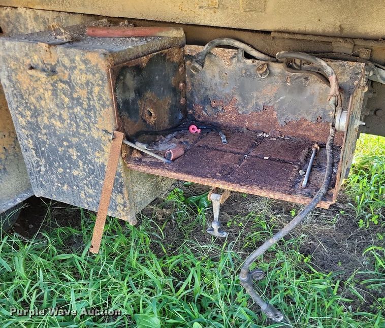 image for item DP5263 1995 Ford L8000  dump truck