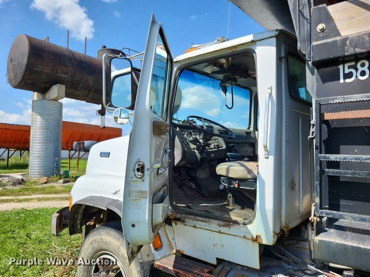 image for item DP5263 1995 Ford L8000  dump truck