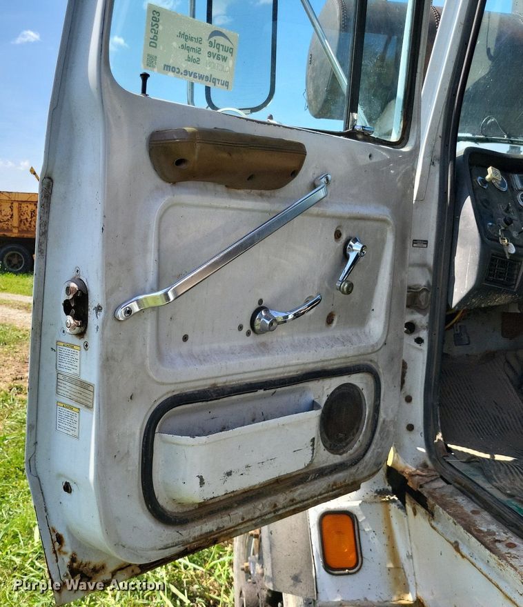 image for item DP5263 1995 Ford L8000  dump truck