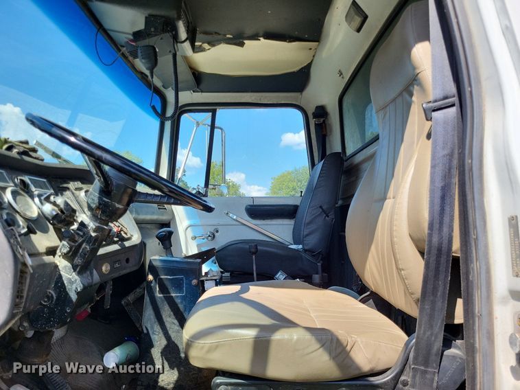 image for item DP5263 1995 Ford L8000  dump truck