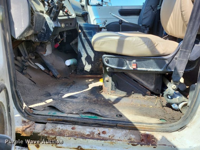 image for item DP5263 1995 Ford L8000  dump truck