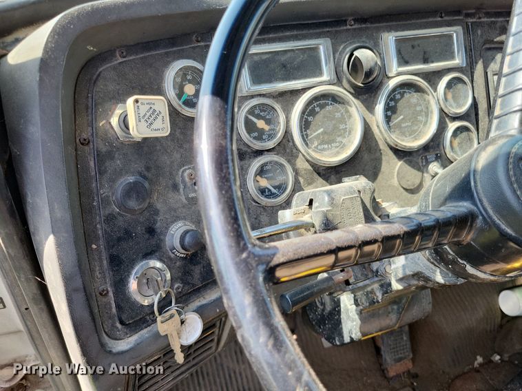 image for item DP5263 1995 Ford L8000  dump truck