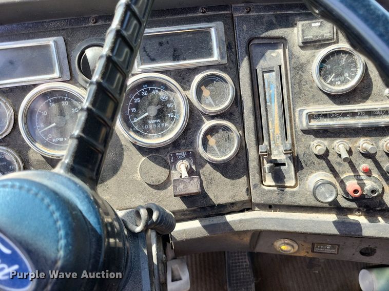 image for item DP5263 1995 Ford L8000  dump truck