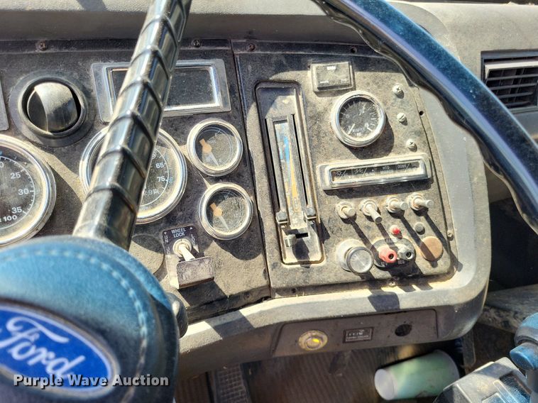 image for item DP5263 1995 Ford L8000  dump truck