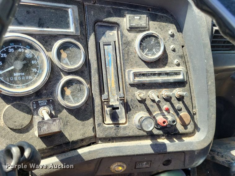 image for item DP5263 1995 Ford L8000  dump truck